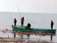 Beyşehir ilçesindeki amatör olta balıkçıları iç sularda mesai yapmaya başladı
