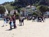 Öğrenciler Bartın'ın İnkumu Sahili'nde temizlik yaptı