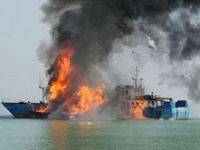 Java Denizi'nde bir feribotta çıkan yangında 5 kişi öldü
