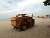 Büyükçekmece'de  sahil temizleme çalışmaları devam ediyor