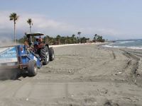 Hatay Dörtyol sahilinde taşlar temizlendi