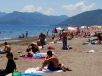 Marmaris sahilleri bayramın ilk günü tatilcilerle doldu