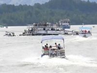 Kolombiya açıklarında 151 turisti taşıyan tekne battı