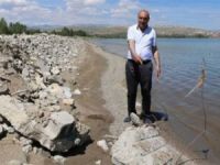 Van’da sahile binlerce ton hafriyat döktüler