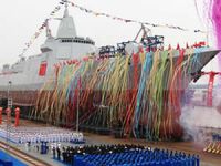 Çin'in yeni nesil destroyeri suya indirildi