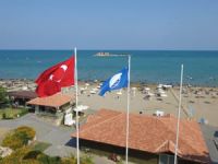 Yumurtalık plajlarında 'Mavi Bayrak' dalgalanıyor