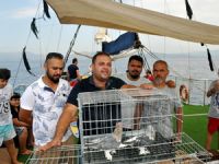 Aydın'da güvercin sevdalıları teknede bir araya geldi