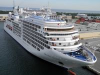 Kuşadası Limanı'na 2 kruvaziyer demirledi