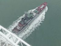 Rus Deniz Kuvvetleri'ne ait 'Azov' adlı gemi Kırım Köprüsü’nden geçti