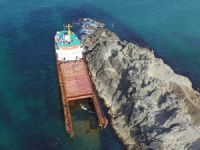 'M/V Leonardo' isimli gemi parçalanmaya başladı