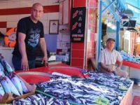 Eskişehir’de mevsimin ilk hamsileri tezgahlarda yerini aldı