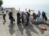 Balıkesir'de öğrenciler sahil temizliği yaptı