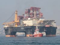 Petrol Arama Platformu Scarabeo 9, İstanbul Boğazı'ndan geçti