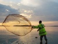 Bursa Gölyazı'da balıkçılık yaparak geçim sağlıyorlar