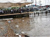 Marmaris'te sağanak yağış kirliliğe neden oldu