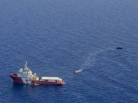 Akdeniz'de göçmen teknesi ile askeri gemi çatıştı