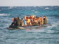 Dikili'den Yunanistan'a geçmeye çalışan 54 kaçak göçmen yakalandı