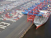 Limandan mega konteyner gemisine “jest”