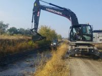 Karaali'deki sulama kanalı temizleniyor