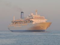 Kuşadası'na sezonun son kruvaziyer gemisi yanaştı