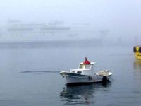 Bandırma'da balıkçılar sisin dağılmasını bekliyor