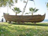 Sinop'ta Aşıklar Caddesi'ne nostaljik tekne konuldu