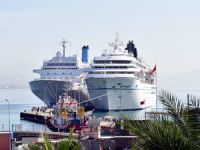 Alanya Limanı’na aynı anda 2 kruvaziyer yanaştı