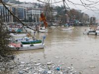 Zonguldak’ta yağmurdan sonra denizin rengi değişti