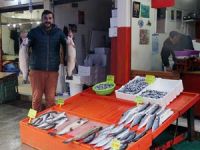 Fırtınalı hava Giresun'da hamsi fiyatlarını artırdı