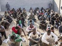 Libya açıklarında 326 kaçak göçmen yakalandı