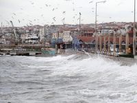 Olumsuz hava şartları deniz ulaşımında aksamalara neden oldu