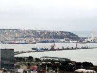 Samsun'da kuvvetli rüzgar nedeniyle gemiler limana demirledi