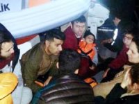 Sürat teknesindeki göçmenleri Sahil Güvenlik kurtardı