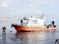 Van'da balıkçı tekneleri limana yanaşamıyor