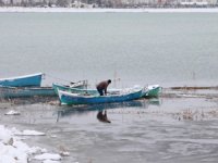 Beyşehir Gölü'nde balıkçılar avlanmaya ara verdi