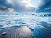 Tonlarca kimyasal madde Grönland'a dökülebilir