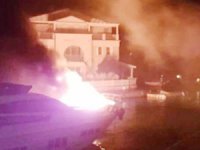 Alaçatı'da çıkan yangında yedi tekne zarar gördü