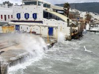 Bodrum'da fırtına nedeniyle dev dalgalar oluştu