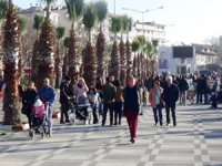 Silivrililer yılın ilk gününde sahile akın etti