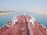 Süveyş Kanalı'nda 'tanker geçişlerine' indirim yapıldı