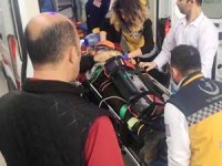 Limanda devrilen yükün altında kalan işçi yaralandı