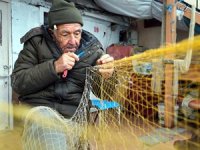 Av yasağı süresini 'ağ onarmakla' geçiriyorlar