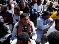 Libya açıklarında 123 kaçak göçmen yakalandı