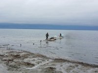 Balıkçı kayıkları, göl suyunun çekilmesiyle balçığa saplandı