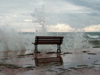 İzmir'de etkili olan lodos tekneleri batırdı