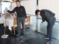 İzmir'de sahil temizlendi, hayat normale döndü