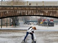 Seine Nehri sağanak yağış nedeniyle taştı!
