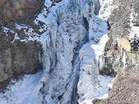 Hava sıcaklığı 20 derece düştü, Susuz Şelalesi buz tuttu