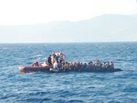 Sahil Güvenlik, 42 göçmeni boğulmaktan kurtardı