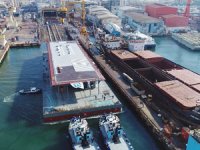 Akıllı yüzer iskele Tuzla'da denize indirildi